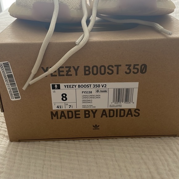 Yeezy Boost 350 V2 - Picture 2 of 7